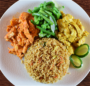 Surinaams: 2 vlees + 1 groente